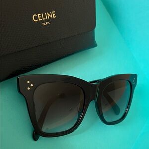 100% Authentic Celine Black Sunglasses - model CL40183F